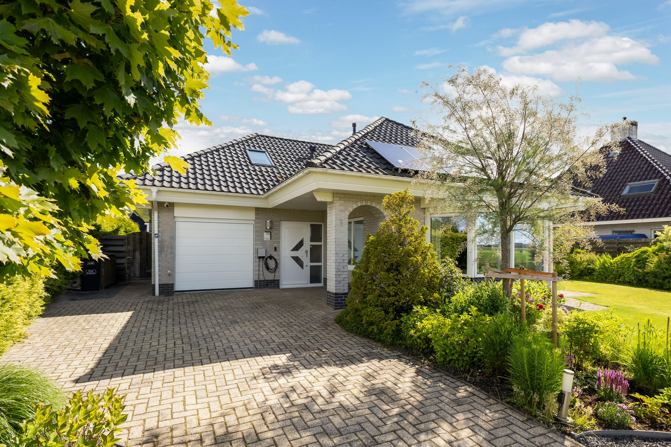 Burdaard, Hoofdweg 132